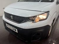 Second-hand Peugeot Partner Premium 100 CP (73 kW) 2023 Alb Monovolum