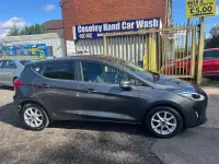 Usado Ford Fiesta Zetec 2017 Gris Utilitario