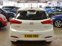 Used Hyundai i20 SE 84 HP (61 kW) 2016 White Hatchback