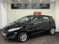 Begagnad Ford Fiesta Zetec 2017 Svart Halvkombi