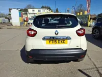 Used Renault Captur Dynamique 90 HP (66 kW) 2015 White SUV