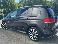 Begagnad VW Touran R-line 150 HK (110 kW) 2022 Svart Minibuss