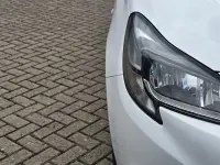 Used Vauxhall Corsa Design Edition 75 HP (55 kW) 2017 White Hatchback