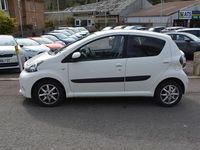 Used Toyota Aygo 68 HP (50 kW) 2013 White Hatchback