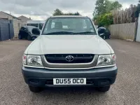 Used Toyota HiLux 102 HP (75 kW) 2005 White Pickup