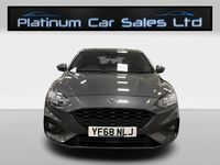 Usado Ford Focus ST-Line 120 HP (88 kW) 2018 Cinzento Citadino