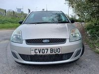 Usado Ford Fiesta Style 75 HP (55 kW) 2007 Prateado Citadino