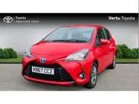 Used Toyota Yaris 100 HP (73 kW) 2017 Red Hatchback