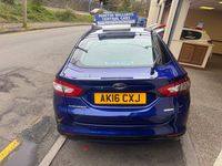 Usado Ford Mondeo Titanium 160 HP (117 kW) 2016 Azul Citadino