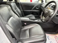 Usado Toyota Avensis 150 HP (110 kW) 2010 Prateado Carrinha