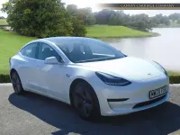 Używany Tesla Model 3 Standard Range 52 kW (72 KM) 2020 Biały Sedan/Limuzyna