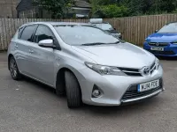 Used Toyota Auris Hybrid 136 HP (100 kW) 2014 Silver Hatchback