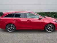 Używany Kia Ceed 138 KM (101 kW) 2025 Czerwony Hatchback