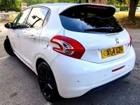 Used Peugeot 208 115 HP (84 kW) 2014 White Hatchback
