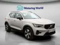 Usado Volvo XC40 Plus 211 CV (155 kW) 2023 Plateado SUV
