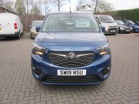 Second-hand Vauxhall Combo 110 CP (80 kW) 2019 Albastru Monovolum