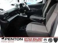 Second-hand Vauxhall Combo 100 CP (73 kW) 2021 Alb Monovolum