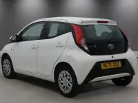 Second-hand Toyota Aygo X-play 71 CP (52 kW) 2021 Alb Hatchback