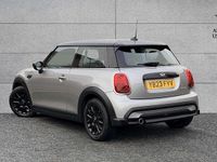 Usado Mini Cooper Classic 134 HP (98 kW) 2023 Prateado Citadino