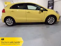 Used Kia Rio 84 HP (61 kW) 2016 Yellow Hatchback