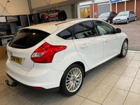 Used Ford Focus Zetec 115 HP (84 kW) 2014 White Hatchback