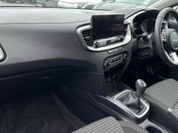 Used Kia Ceed 2025 White Hatchback