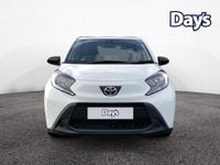 Used Toyota Aygo X PURE 72 HP (52 kW) 2022 White SUV