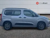 Usado Vauxhall Combo Ultimate 100 kW (136 HP) 2025 Cinzento Monovolume