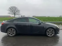 Usado Vauxhall Insignia SRi 136 CV (100 kW) 2015 Negro Utilitario