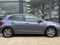Begagnad VW Polo R-line 2023 Grå Halvkombi