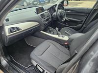 Begagnad BMW 116 Efficient Dynamics 2016 Grå Halvkombi