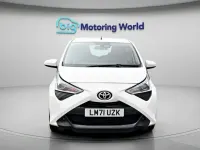 Usado Toyota Aygo X-play 72 HP (52 kW) 2021 Branco Citadino