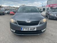 Usado Skoda Rapid Elegance 2013 Cinzento Citadino