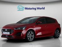 Begagnad Ford Focus ST-Line 125 HK (91 kW) 2023 Röd Halvkombi