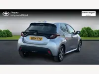 Usado Toyota Yaris Hybrid 2024 Prateado Citadino