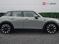Usado Mini Cooper Exclusive 136 CV (100 kW) 2020 Gris Utilitario