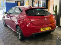 Begagnad Alfa Romeo Giulietta Super 150 HK (110 kW) 2017 Röd Halvkombi
