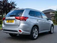 Begagnad Mitsubishi Outlander P-HEV 200 HK (147 kW) 2017 Silver SUV