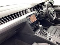 Used VW Passat SEL 150 HP (110 kW) 2020 White Estate