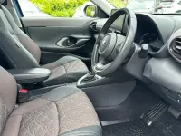 Used Toyota Yaris Hybrid 116 HP (85 kW) 2021 Blue Estate