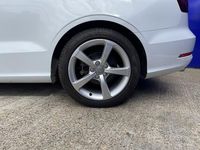Usado Audi A3 Cabriolet Sport 150 HP (110 kW) 2015 Branco Cabrios