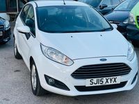 Usado Ford Fiesta Zetec 2015 Branco Citadino