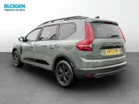 Second-hand Dacia Jogger Extreme 141 CP (103 kW) 2025 Verde Monovolum