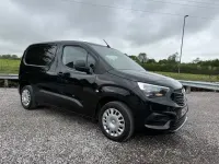 Begagnad Vauxhall Combo Sportive 100 HK (73 kW) 2020 Svart Minibuss