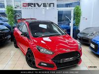 Used Ford Focus ST 185 HP (136 kW) 2015 Red Hatchback