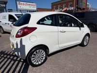 Używany Ford Ka Zetec 69 KM (50 kW) 2014 Biały Hatchback