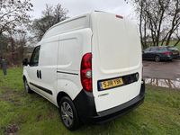 Second-hand Vauxhall Combo 105 CP (77 kW) 2018 Alb Van
