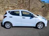 Usado Hyundai i10 66 HP (48 kW) 2018 Cinzento Citadino