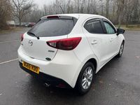 Usado Mazda 2 90 HP (66 kW) 2015 Branco Citadino