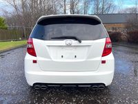 Used Honda Jazz 100 HP (73 kW) 2011 White Hatchback